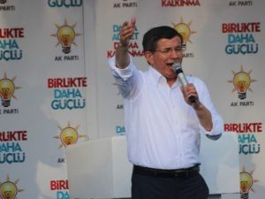 Başbakan Davutoğlu: "12 Yıllık İktidarımızı Kıskandıkları İçin Çatlıyorlar"