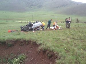 Erzincan’da Otomobil Takla Attı: 2 Ölü, 1 Yaralı