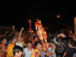 Gaziantep’te Galatasaray Taraftarları Sokaklara Döküldü