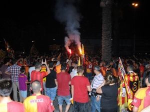 Antalya’da Galatasaray Taraftarlarının Şampiyonluk Coşkusu