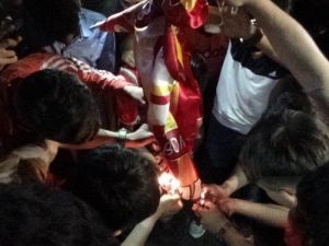 Diyarbakır’da Galatasaray Bayrağı Yakıldı