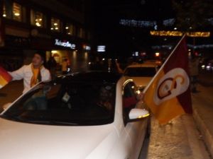 Galatasaray Şampiyonluğu Vanlı Taraftarları Sokağa Döktü