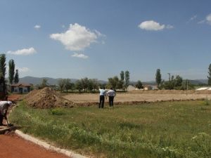 Hisarcık Futbol Sahasına Sentetik Çim Ve 400 Kişilik Tribün Yapımına Başlandı