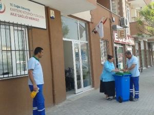 Kartepe’de Plastik Çöp Kovası Dağıtımları Sürüyor