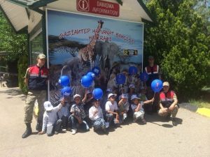 Jandarma Köy Çocuklarını Hayvanat Bahçesine Götürdü