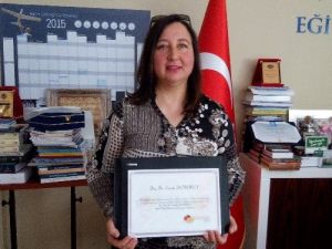 ESOGÜ Öğretim Üyesi Doç. Dr. Cavide Demirci, 2014 Yılının Hocası Seçildi