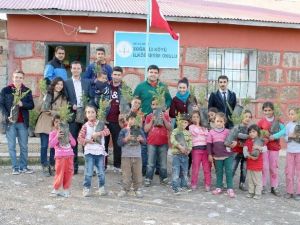 Her Öğrenci Bir Fidan Dikti