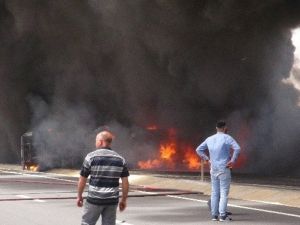 Nusaybin’de Petrol Yüklü Tanker Yandı