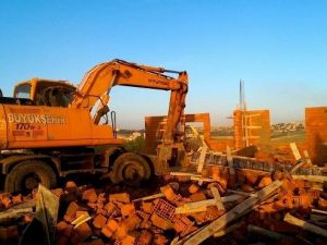 Diyarbakır’da Kaçak Yapılar Zabıta Tarafından Yıkıldı
