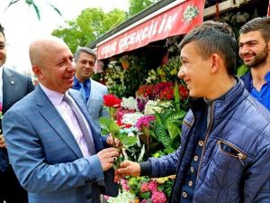 Çolakbayrakdar’dan Çiçekçiler Sokağındaki Esnaflara Ziyaret