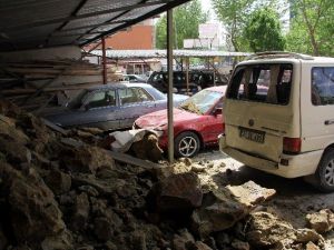 Kastamonu’da Heyelan, Araçlar Toprak Altında Kaldı