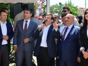 Bakan Güllüce: “Biz Çamur Değil Beton Atarız”