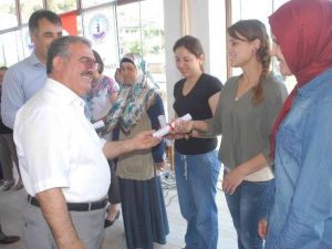 Doğuştan Elleri Bulunmayan Kader’in Eserleri Göz Kamaştırdı