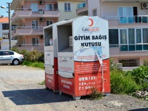 Türk Kızılayı’nın Giyim Bağış Kutularına Atılanlar Tepki Çekiyor