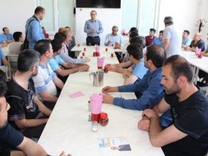 Özhan, Esnafla Bir Araya Geldi