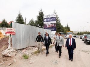 Vali Öztürk Ahlat AVM İnşaatında İncelemelerde Bulundu