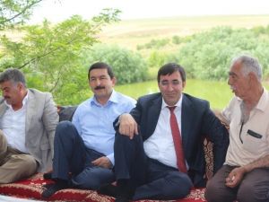 Bakan Yılmaz, Seçim Çalışmaları Kapsamında Köy Ziyaretlerini Sürdürüyor