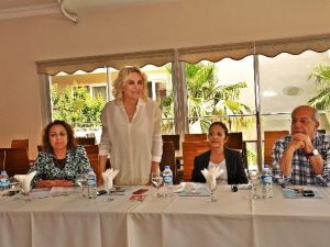 CHP’li Çalıkuşu, Alanyada Turizm İşçilerinin Sorunlarını Dinledi