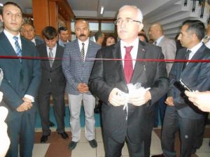 Eskişehir Cumhuriyet Anadolu Lisesi’nde ’TUBİTAK 4006 Proje Fuarı’ Açıldı