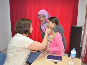 Kula’da Ağız Ve Diş Sağlığı Bakım Seti Dağıtıldı