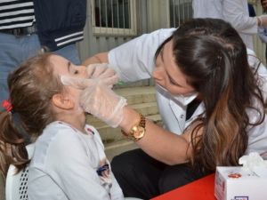 Erzincan’da Çocuklara Diş Macunu Ve Diş Fırçası Dağıtıldı