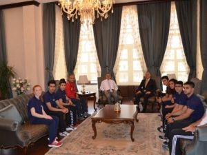 Vali Tapsız, Milli Sporcuları Avrupa Şampiyonasına Uğurladı