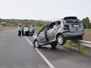Gemerek’te Trafik Kazası: 3 Yaralı