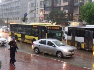 Bursa Yağmura Teslim Oldu