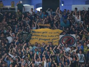 Ülker Arena’da ’İstifa Pankartı’