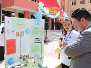 Narman Anadolu Lisesi Öğrencileri Bilim Fuarında Çalışmalarını Sergilediler
