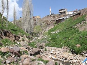 Mahalle Sakinlerinin Sel Ve Heyelan Korkusu
