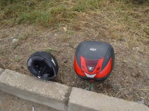 Havada İki Takla Atan Motosiklet Sürücüsünü Kask Kurtardı