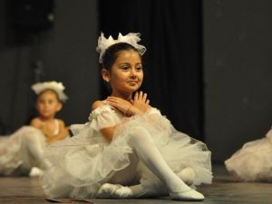 Minik Dansçılar Büyük Beğeni Topladı