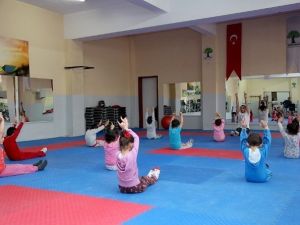 Jimnastik Kursu Çocukların Fiziki Gelişimine Büyük Katkı Sağlıyor