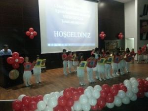 Küçük Öğrencilerden Anlamlı Gösteri