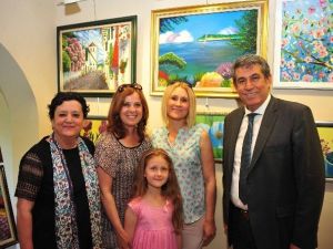 Ressam Anneler Sergi Açtı