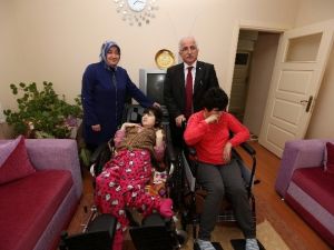 Vali Tuna Ve Eşinden Bedensel Engelli Kardeşlere Yardım Eli