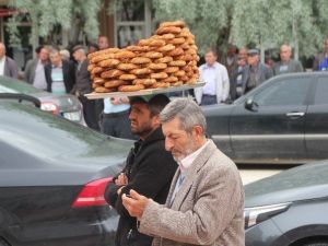 Bakan Avcı’nın Memleketine Yaptığı Ziyaret En Çok Simitçiye Yaradı