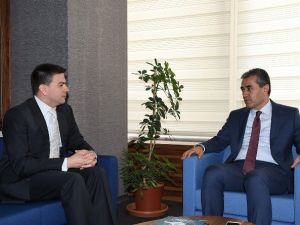 ABD Adana Konsolosu Espinoza, Büyükşehir Belediyesini Ziyaret Etti