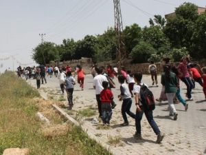 Başbakanın Aracına Yetişmek İçin Birbirleriyle Yarıştılar