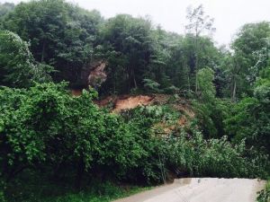 Çınardüzü Köyü Yolu Heyelan Nedeniyle Kapandı