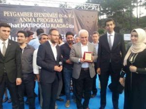 Aladağ’da Nihat Hatipoğlu İzdihamı