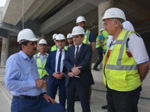 Muhammet Balta, Akyazı Stadyumu’nda İncelemelerde Bulundu