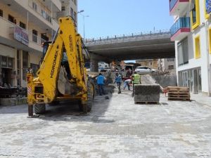 Kuşadası’nda İkiçeşmelik ve Türkmen Mahallelerine Parke Taşı Döşeniyor