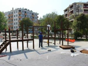 Akçakoca’da Çocuk Parkları Yenileniyor