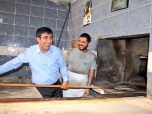 Bakan Yılmaz Ekmek Pişirdi