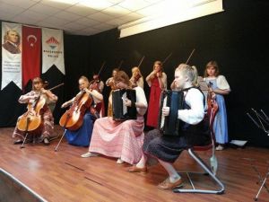 Finlandiya’dan Gelen Muzik Grubu, Alanyalıları Büyüledi