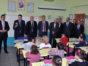 Gümüşhane’de Öğrencilere Kuru Üzüm Dağıtıldı