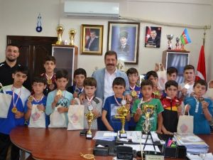 Sındırgı’da Minik Pehlivanlara Destek