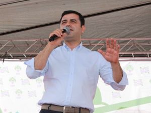 Hdp’den Türk Bayraklı Miting